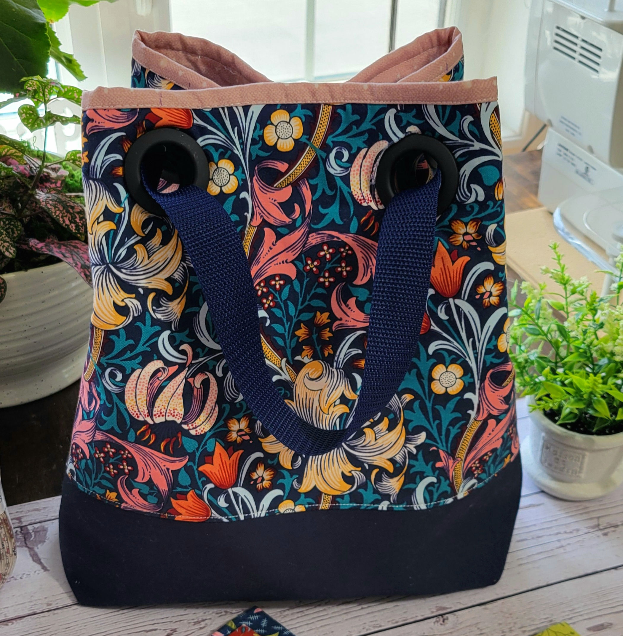 Pucker Up Tote Bag Mini By The Quilted Boutique