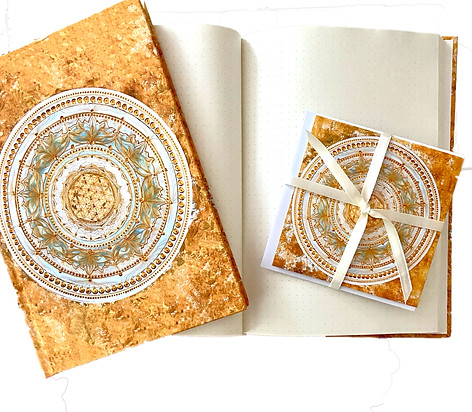 Notizbuch mit mandalmotiv in hellen weiß gold Salbei tönen