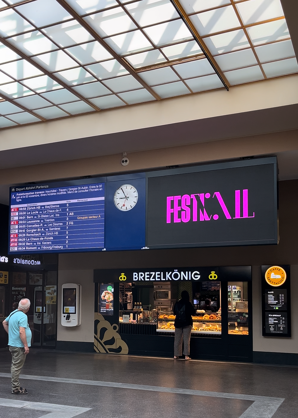 Animation graphique dans la gare de Neuchâtel
