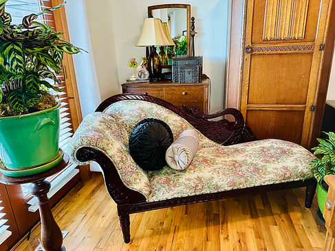 Customer's fainting couch