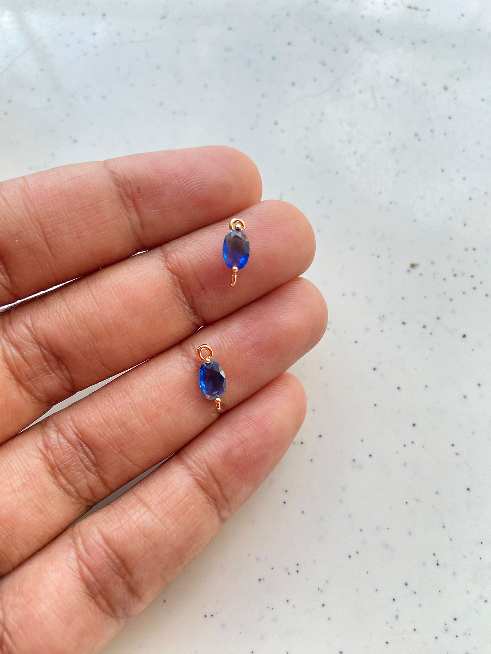 Thumbnail: Faceted glass oval small zircon connector