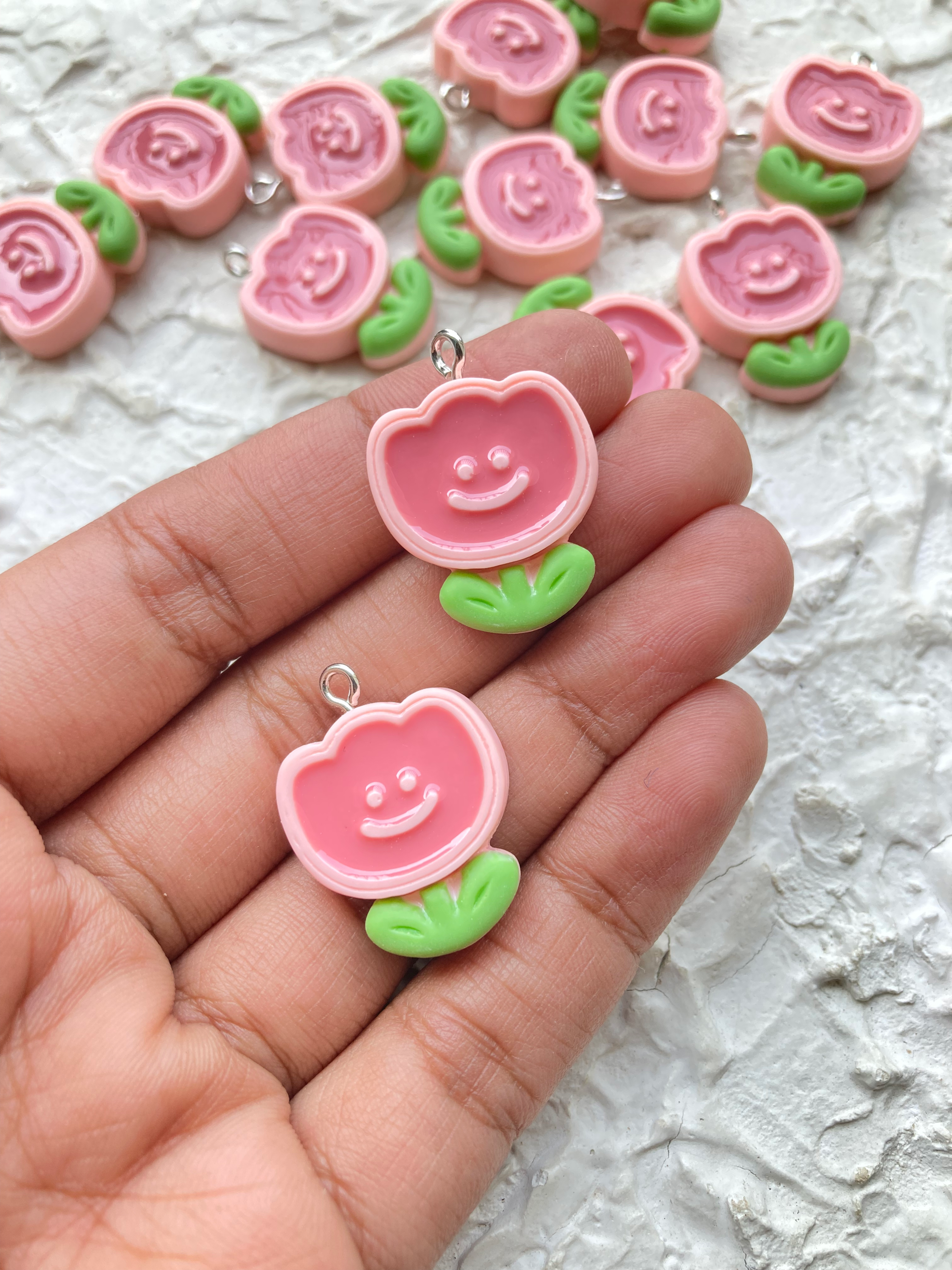 Resin smiley face flower with leaf charm