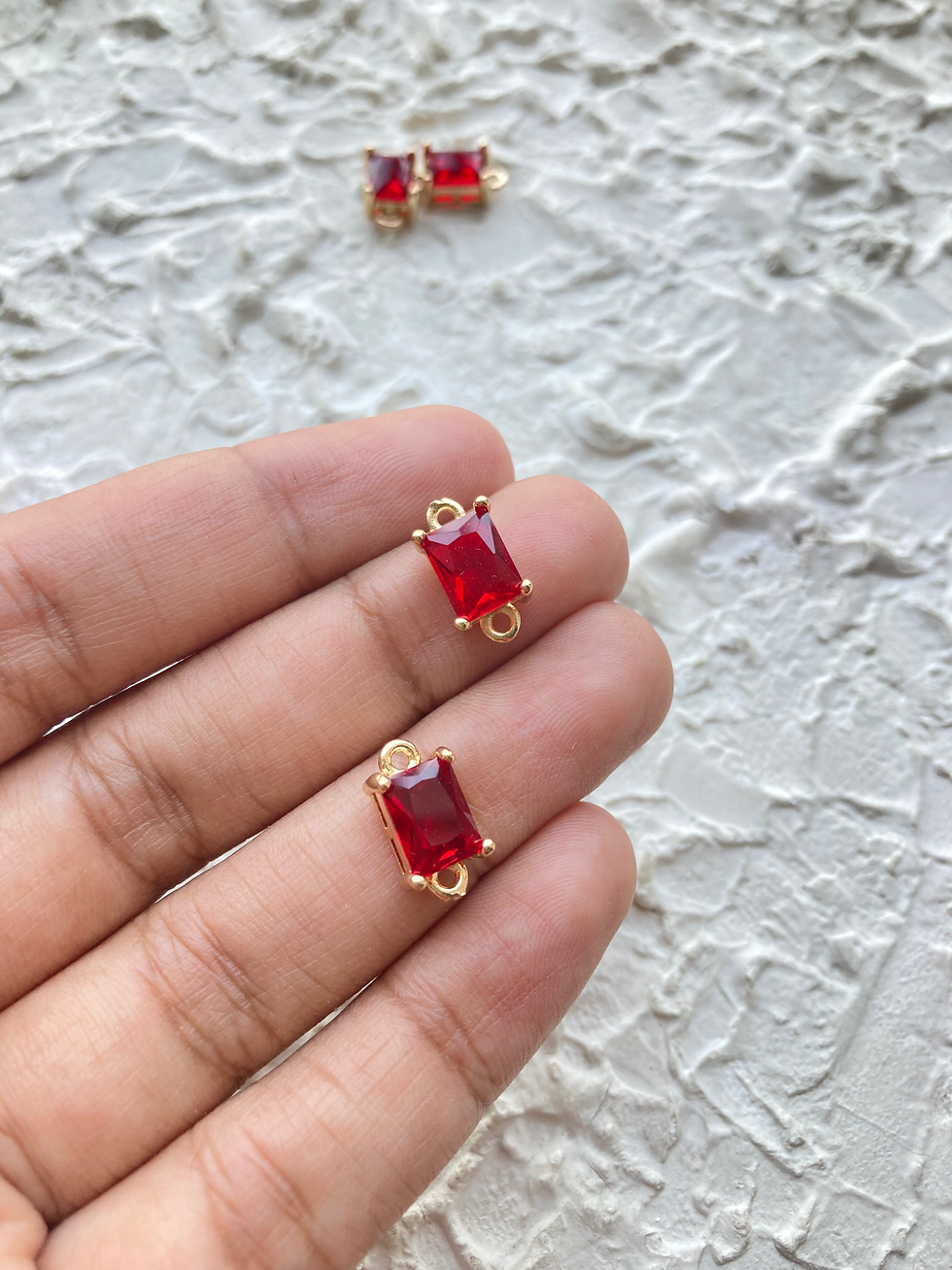 Thumbnail: Faceted glass rectangle connector