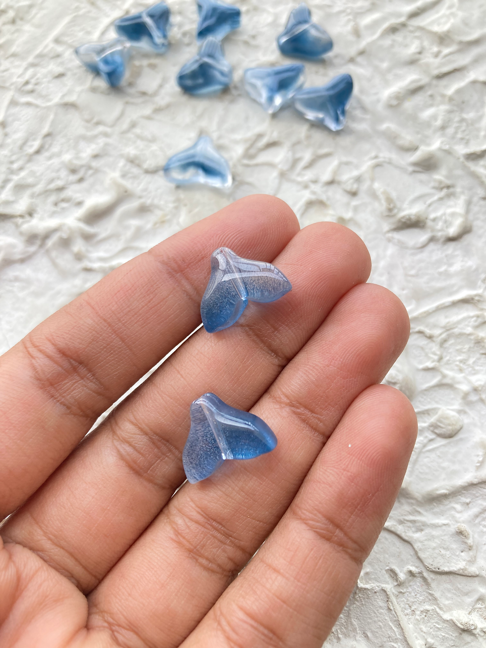 Thumbnail: Glass fish tail bead