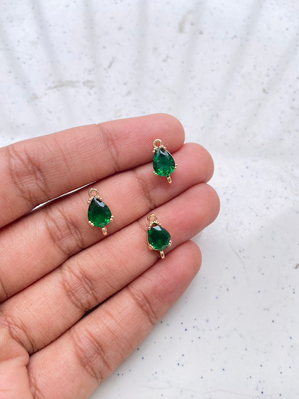 Thumbnail: Faceted glass small drop connector