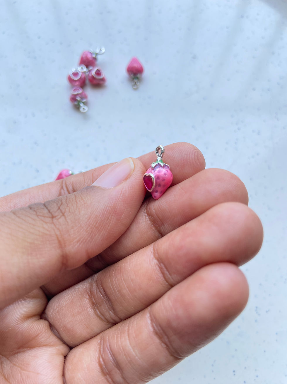 Thumbnail: 3D enamel strawberry with rhinestone charm (1pc)