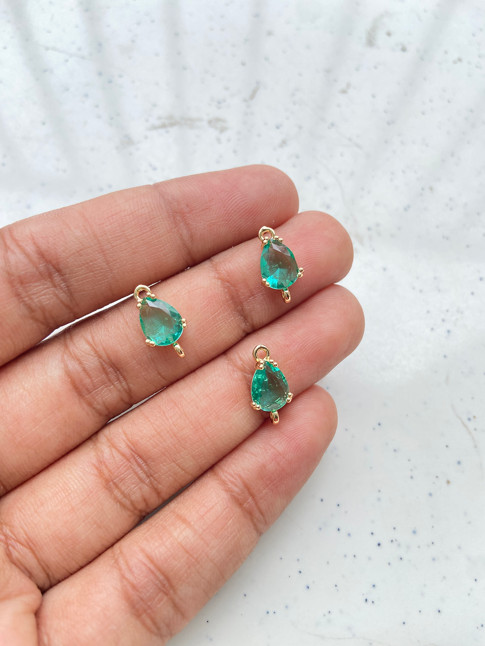 Thumbnail: Faceted glass small drop connector