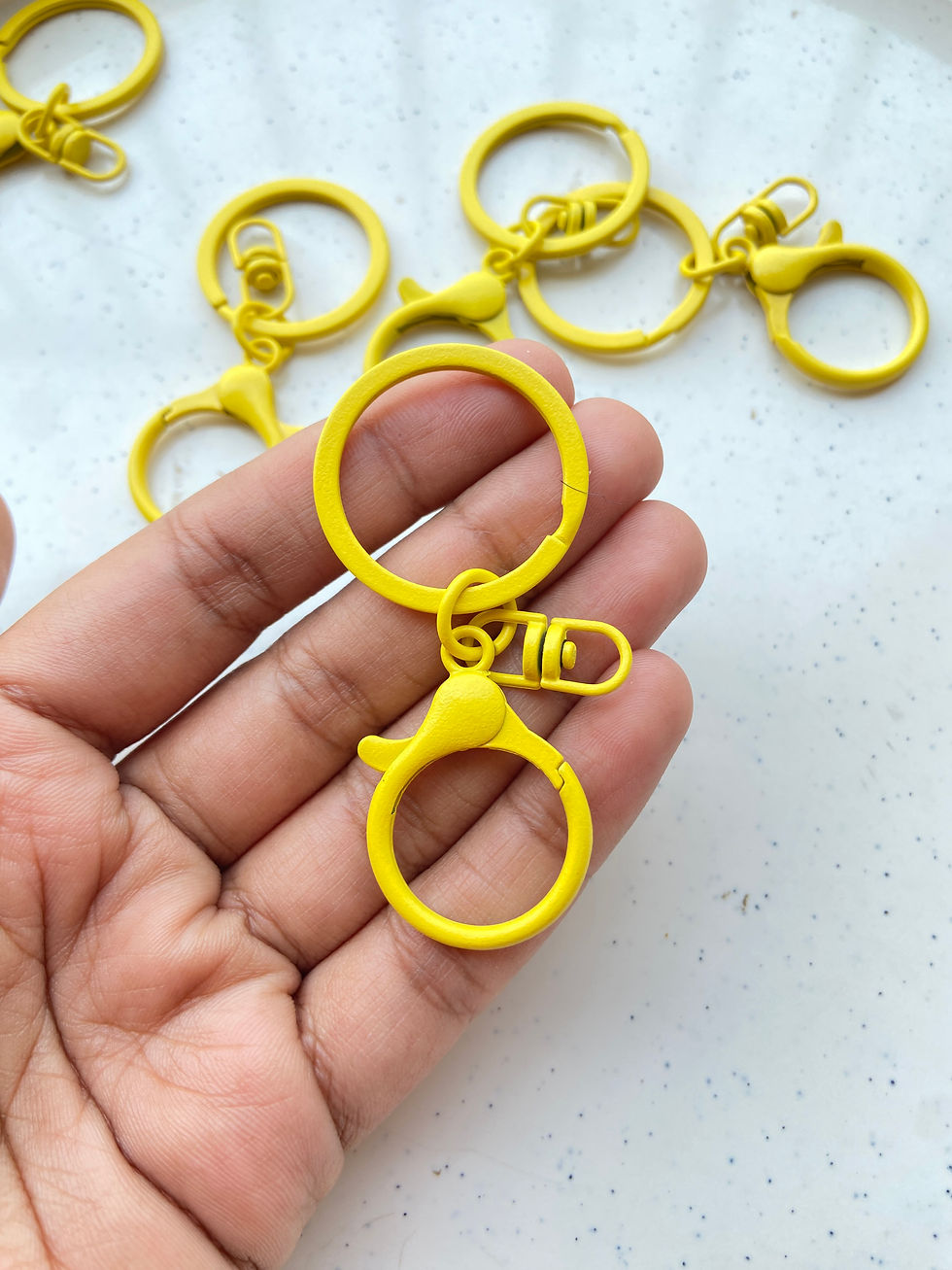 Thumbnail: Colourful round keychain with swivel clasp (Part-1)