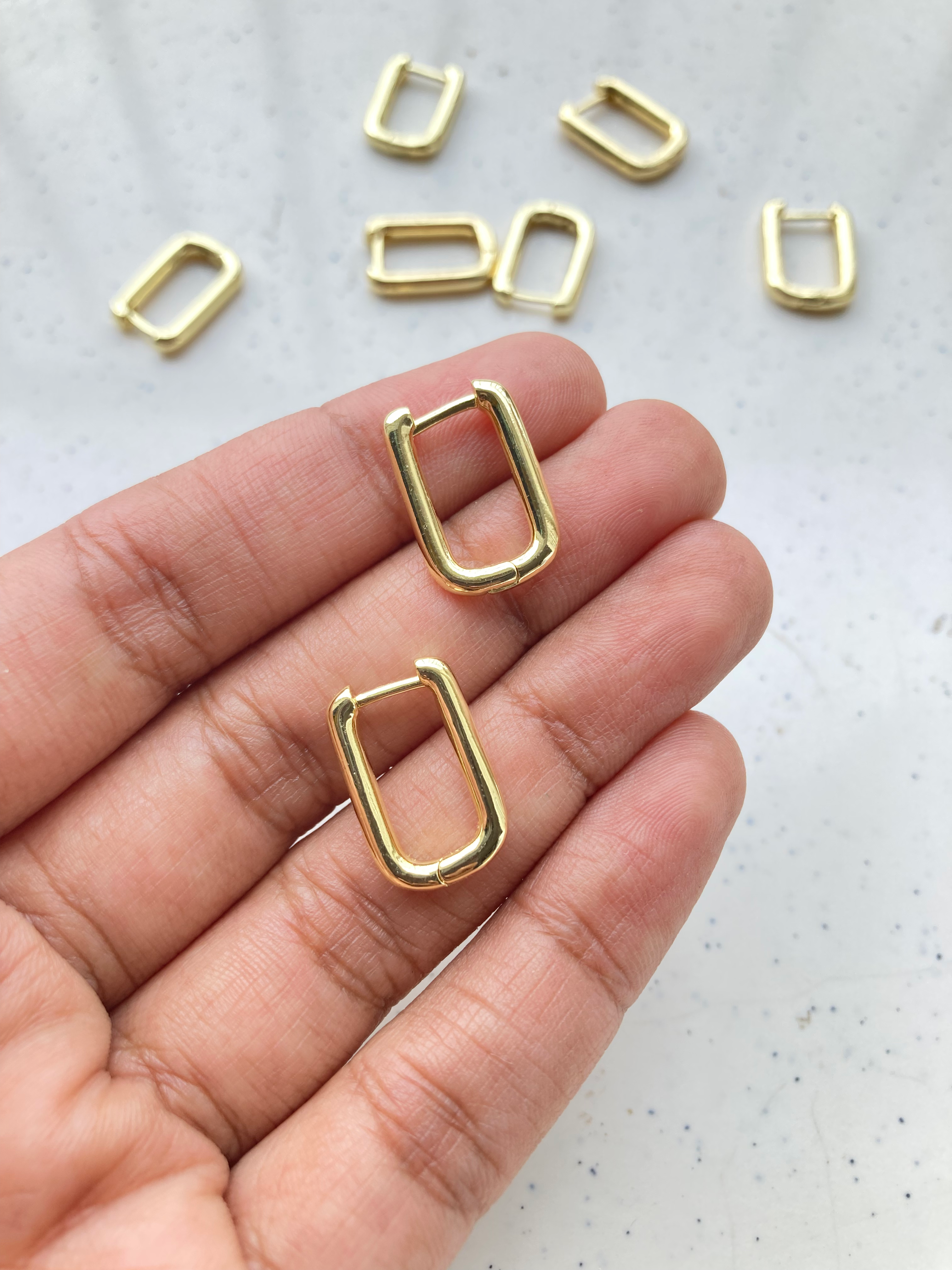 Curve rectangle hoops