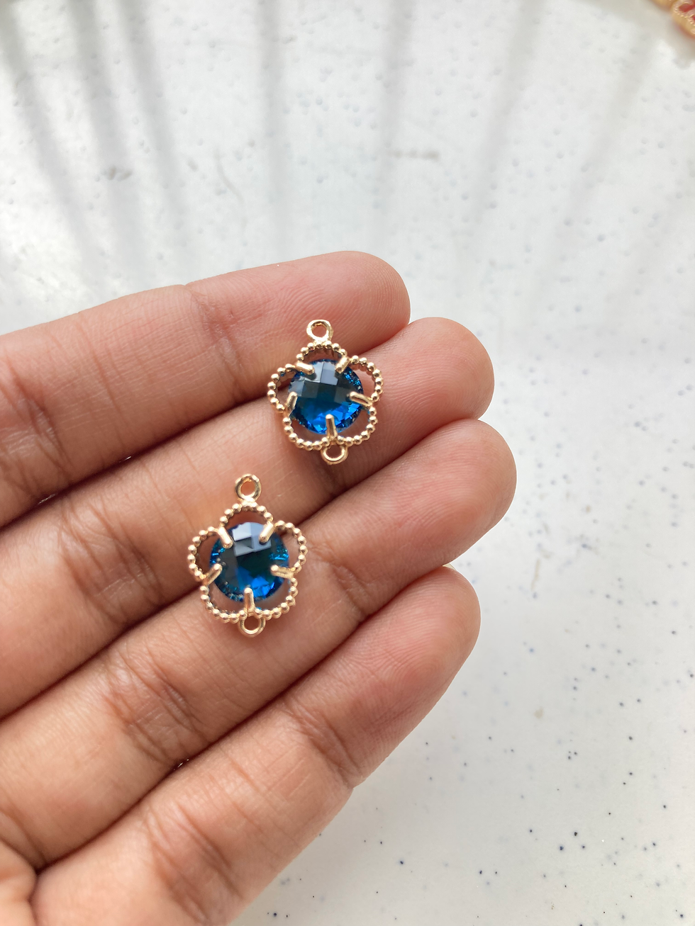 Thumbnail: Faceted glass flower shape connector
