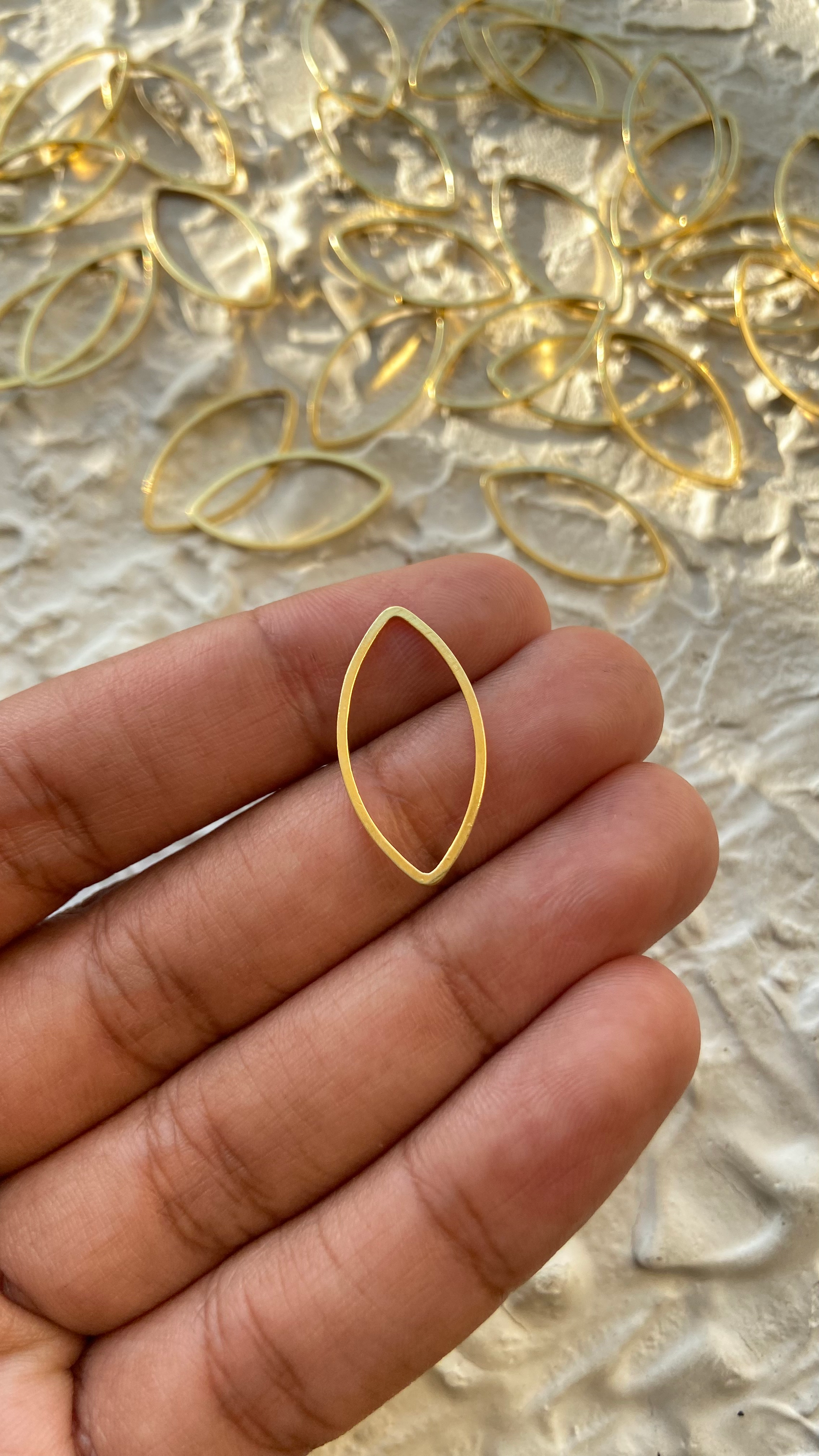 Pointed leaf big Bezel