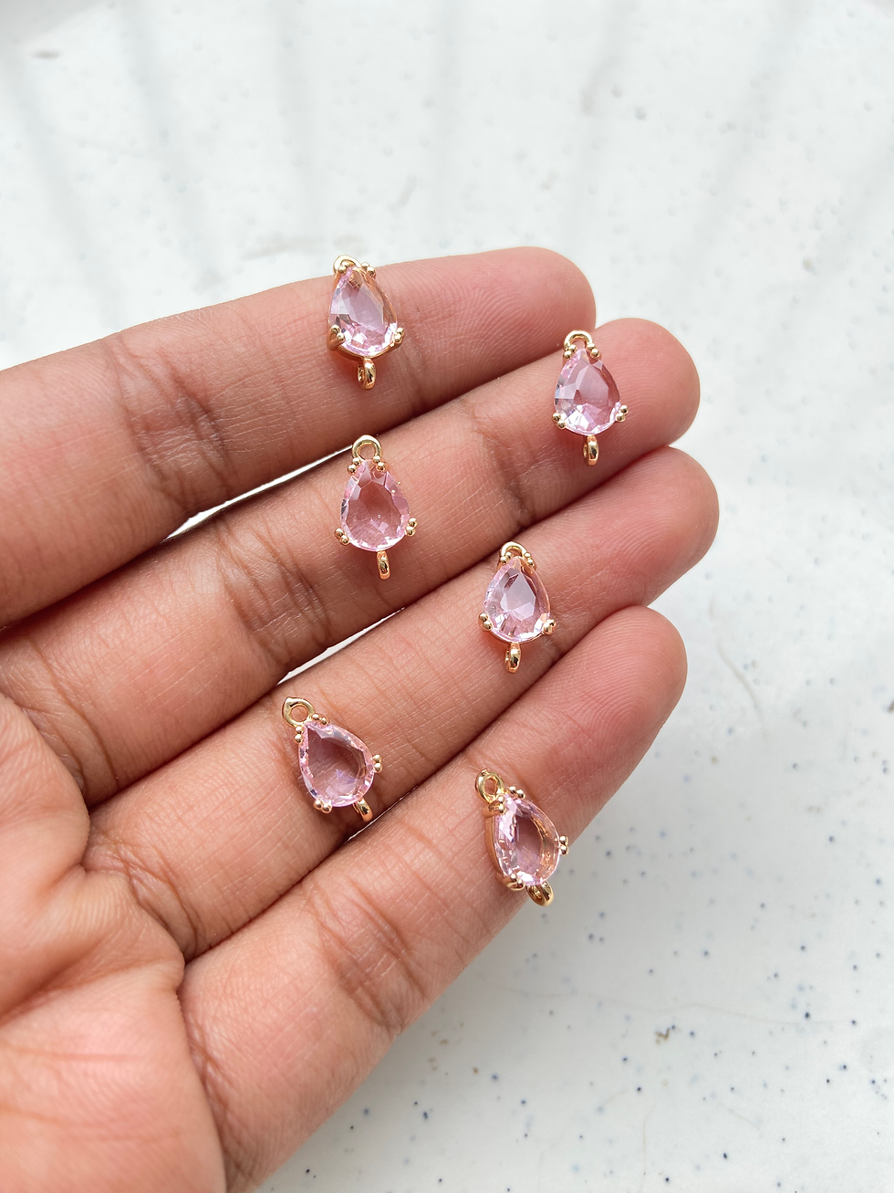 Thumbnail: Faceted glass small drop connector