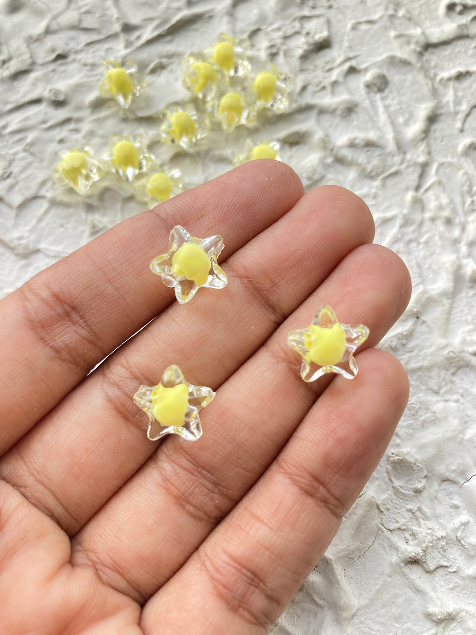 Thumbnail: Colourful star acrylic bead