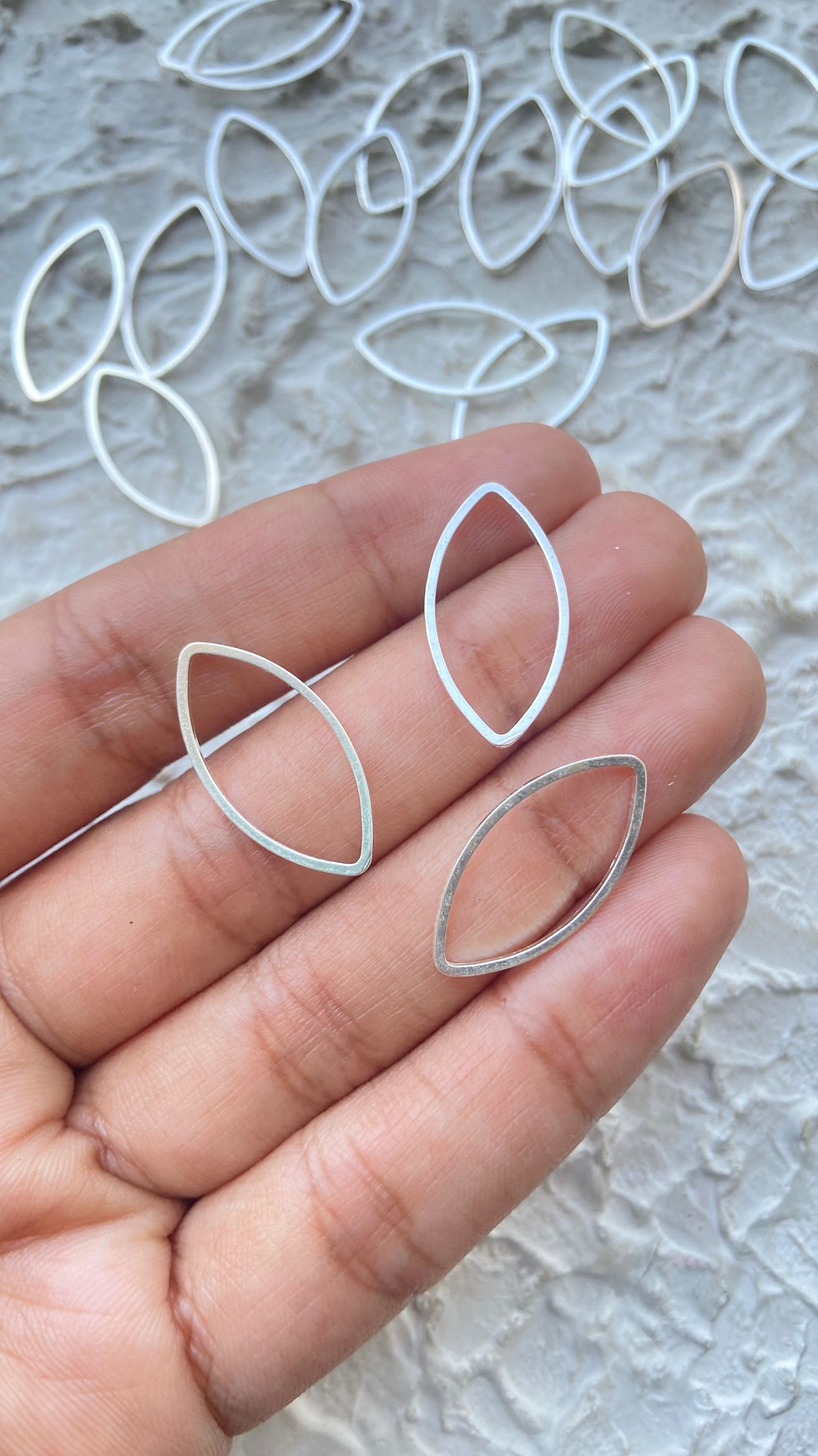 Thumbnail: Pointed leaf big Bezel