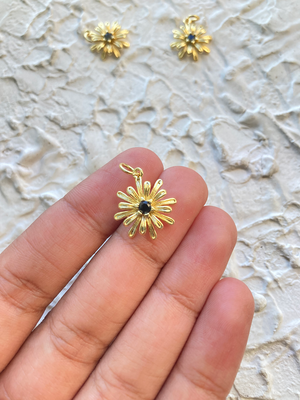 Thumbnail: 18k gold plated daisy flower charm