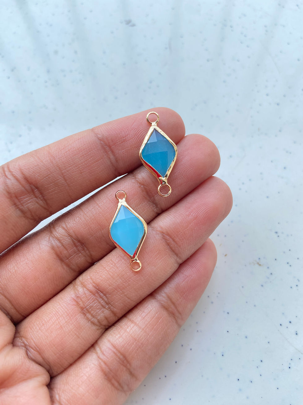 Thumbnail: Diamond colourful connector