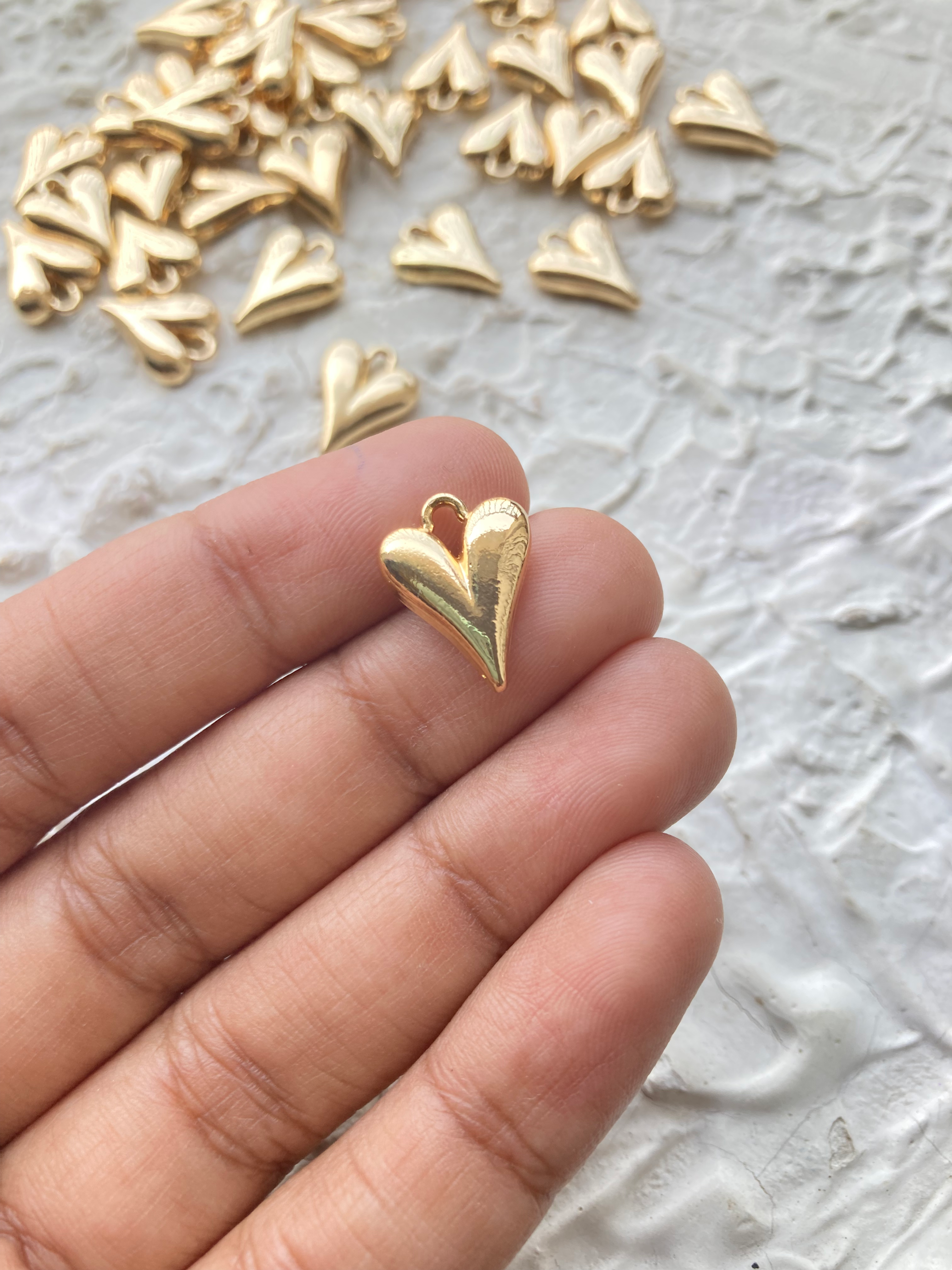 Alloy golden heart charm/pendant