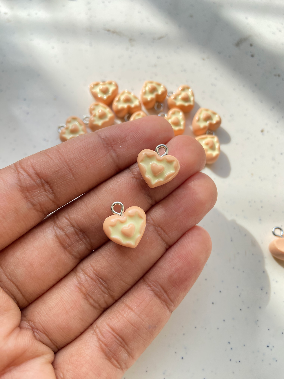 Thumbnail: Mix-heart shape resin charm