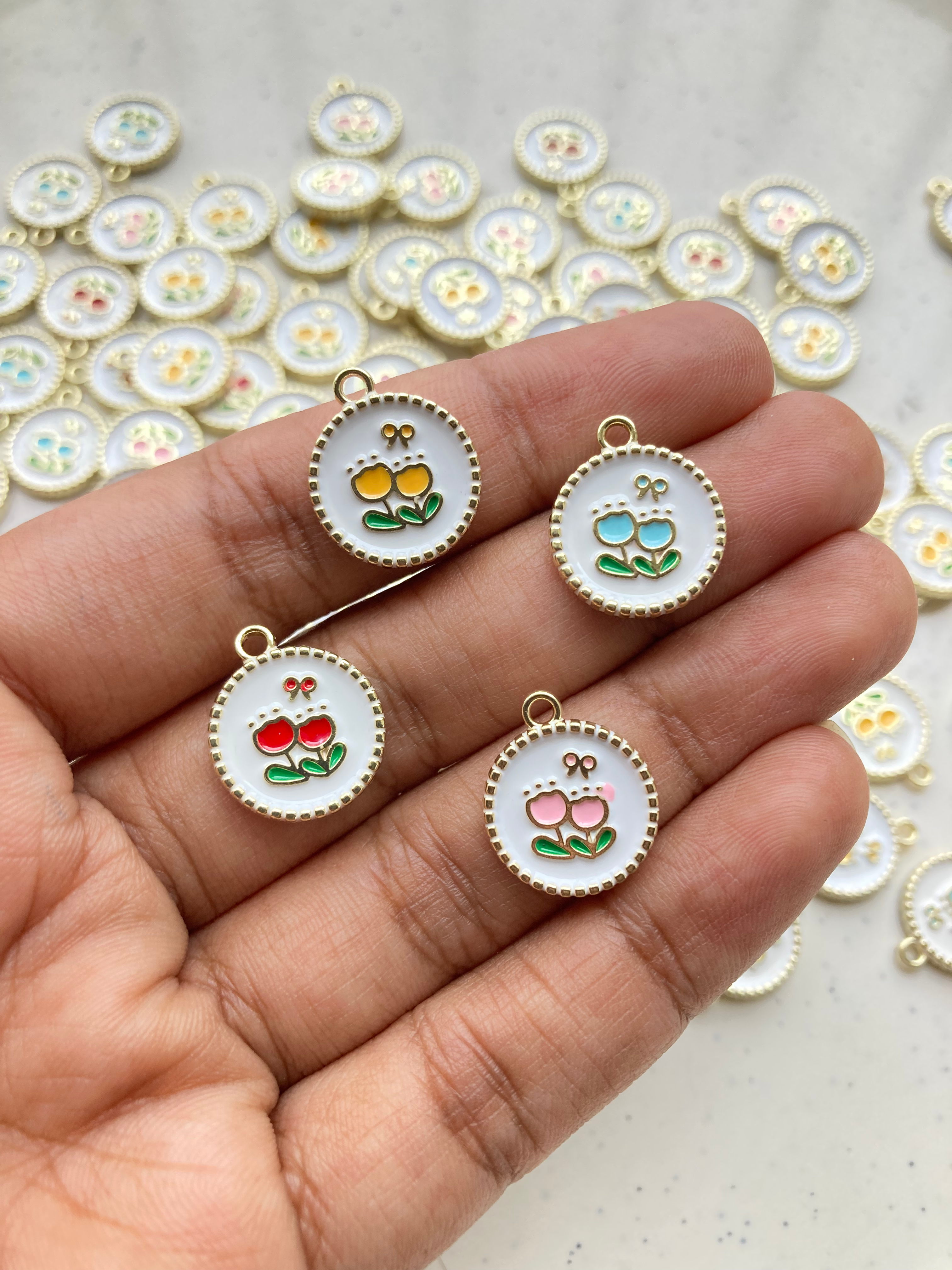 Alloy enamel flat round tulip charm