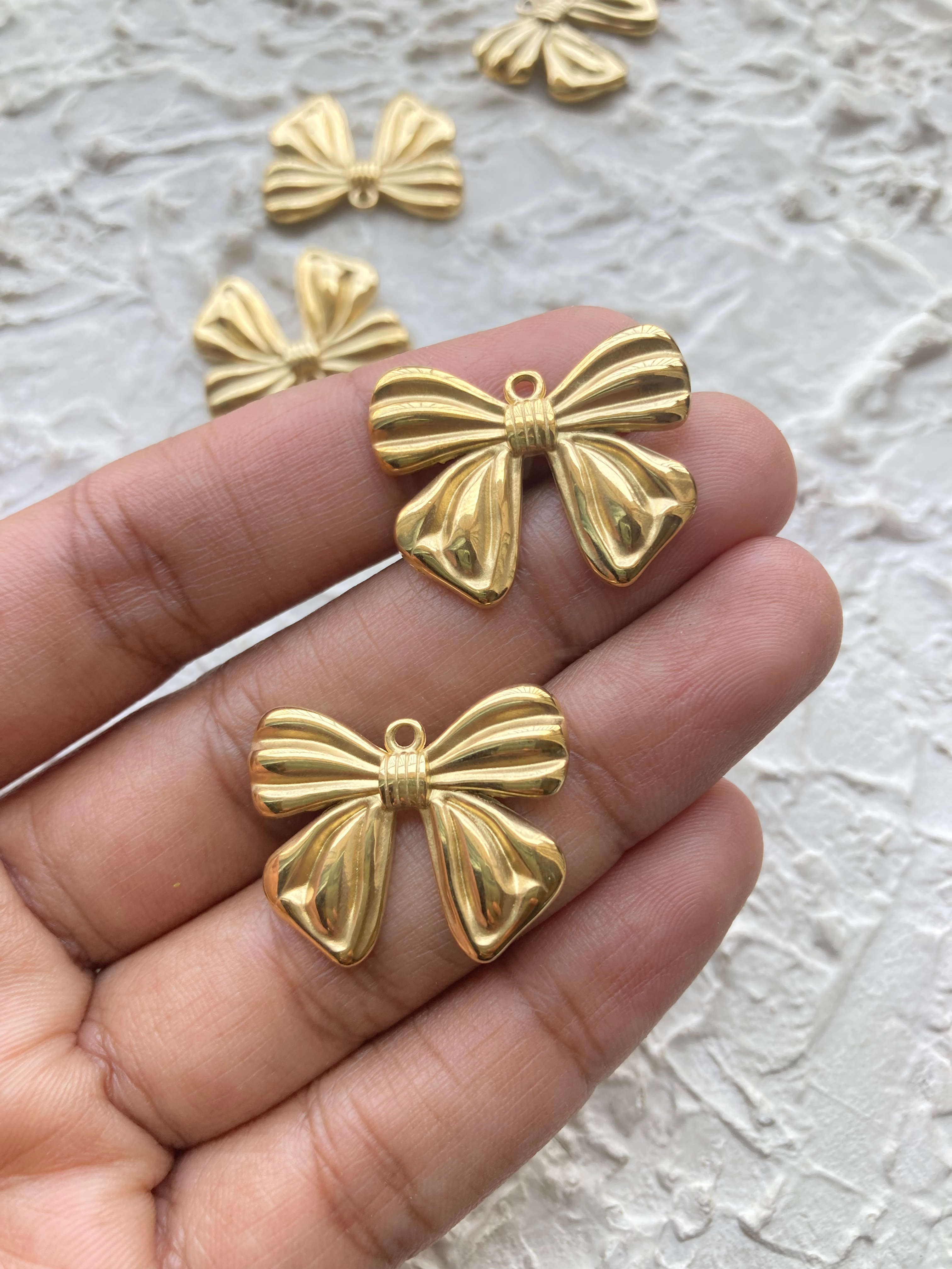 304 stainless steel bow with textured charm