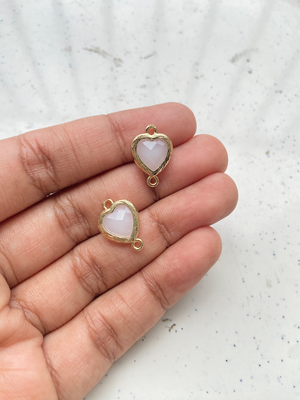 Thumbnail: Heart connector with textured boarder