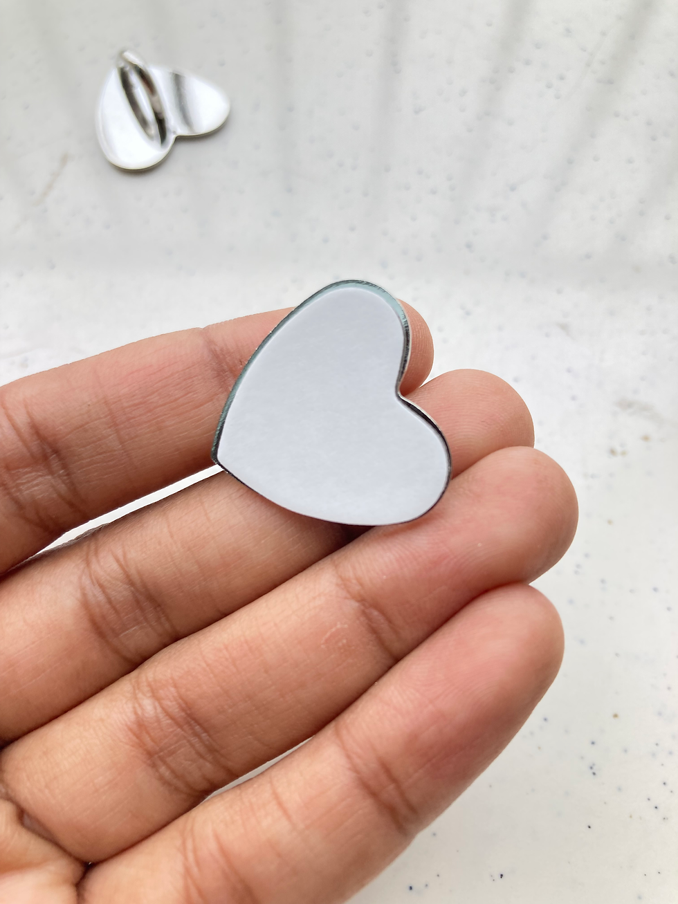 Thumbnail: Phone heart shape holder alloy stand