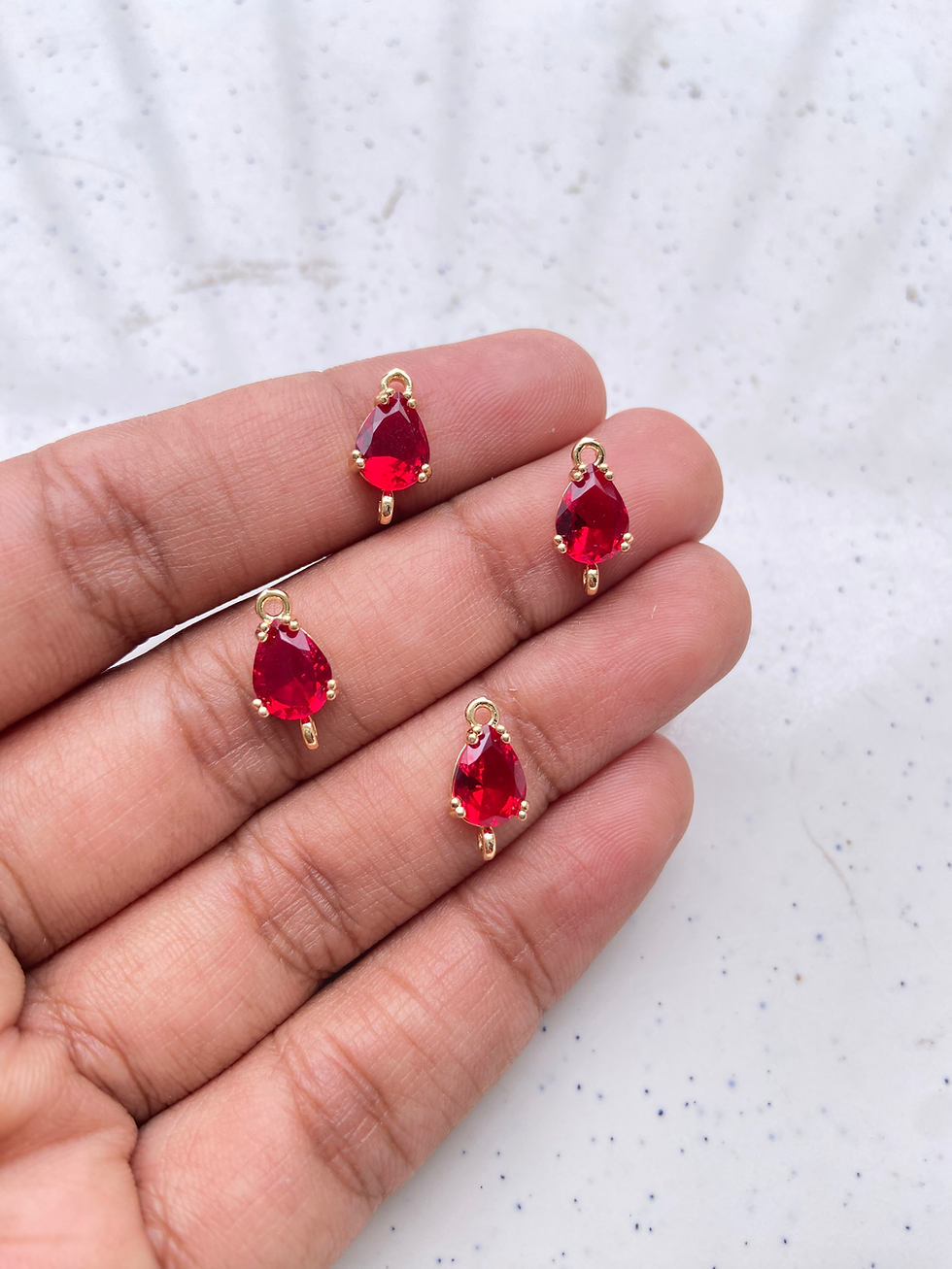 Thumbnail: Faceted glass small drop connector