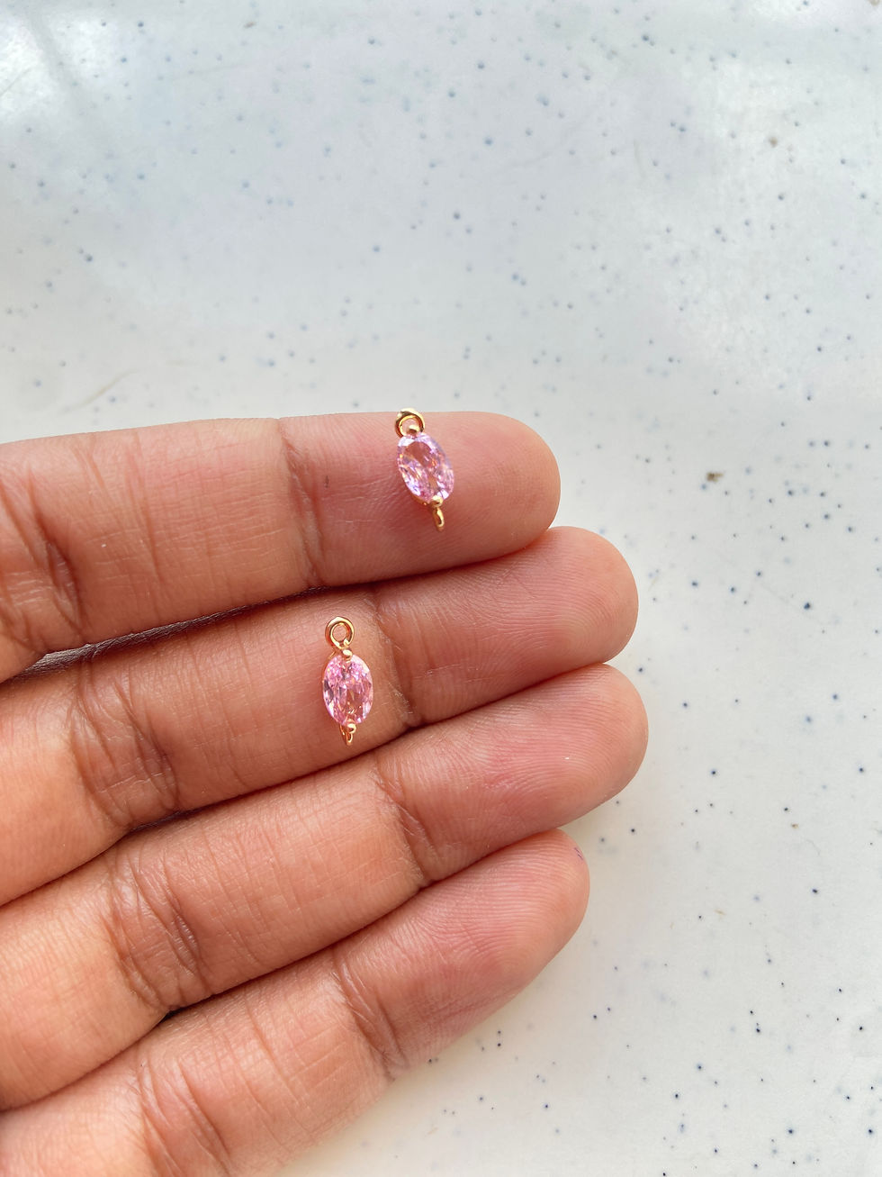 Thumbnail: Faceted glass oval small zircon connector
