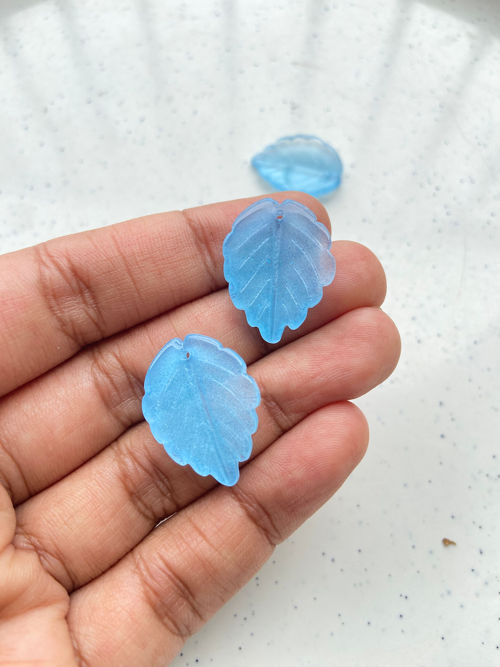 Thumbnail: Elliptical shape leaf glass charm (1pc)