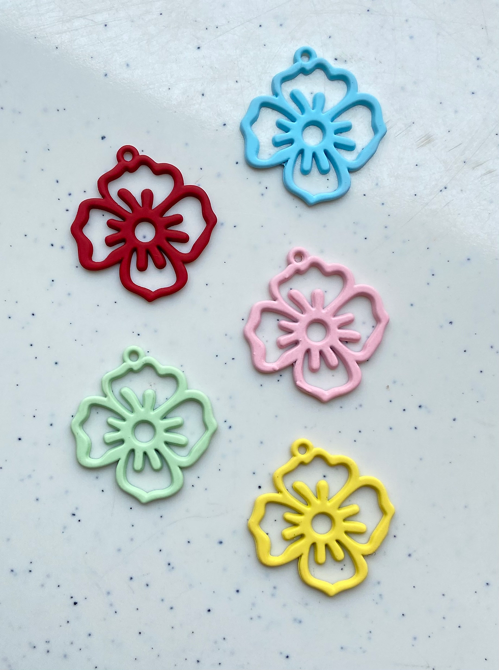 Thumbnail: 4 leaf spray painted alloy flower charm