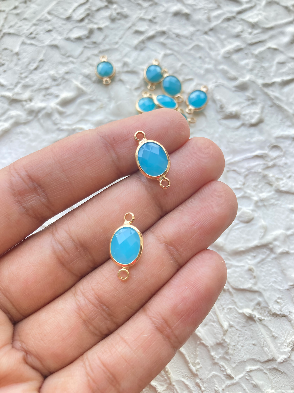 Thumbnail: Faceted glass small oval connector