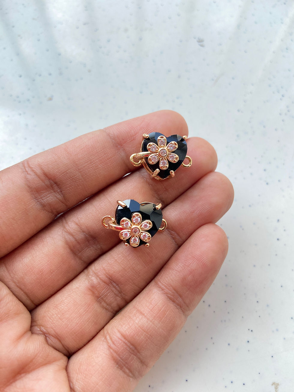 Thumbnail: Faceted heart glass with zircon flower connector