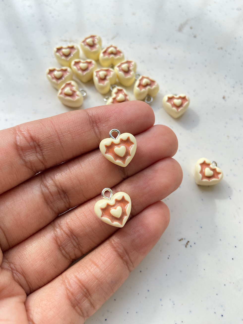 Thumbnail: Mix-heart shape resin charm