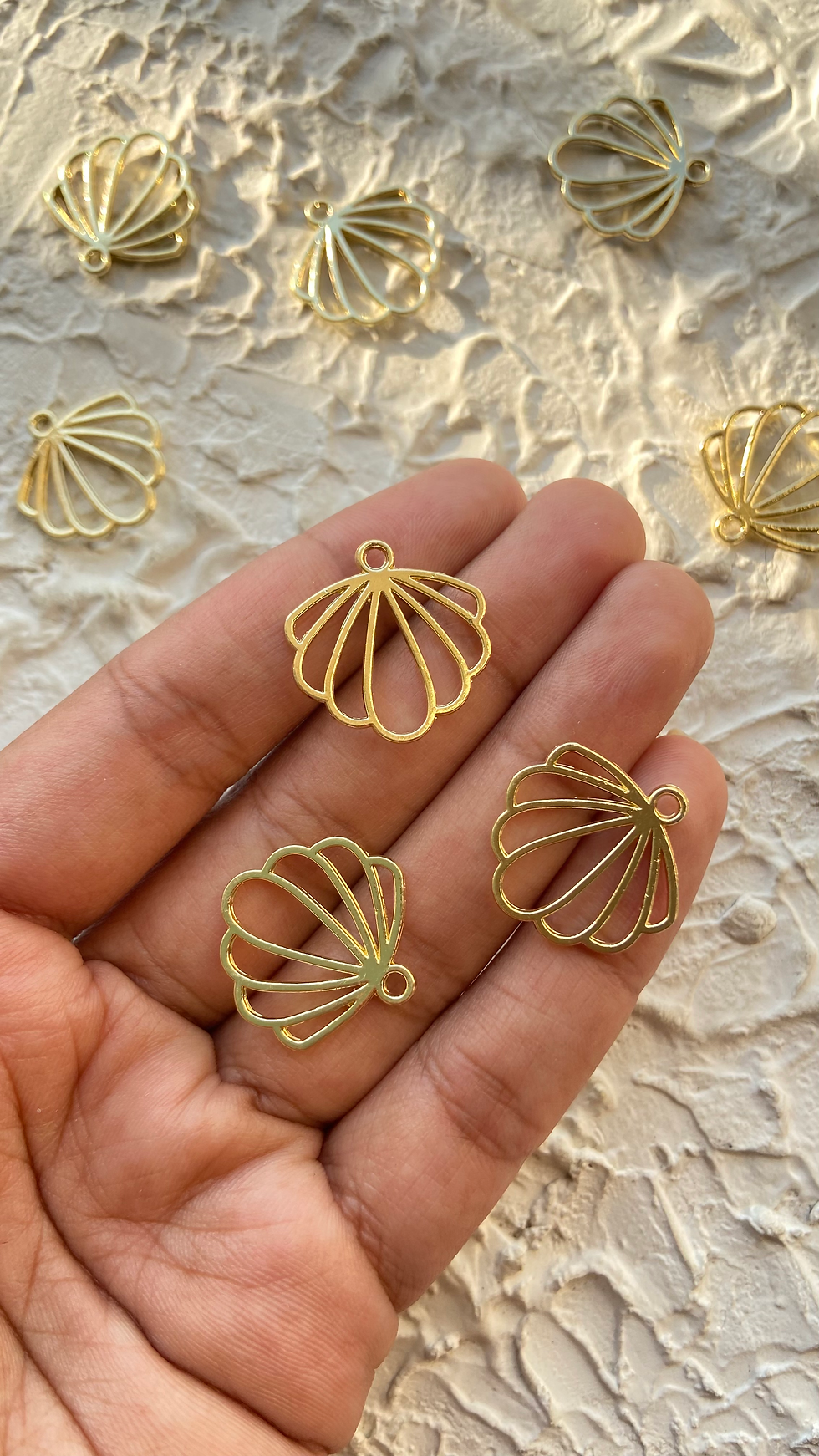 Thumbnail: Shell curved charm
