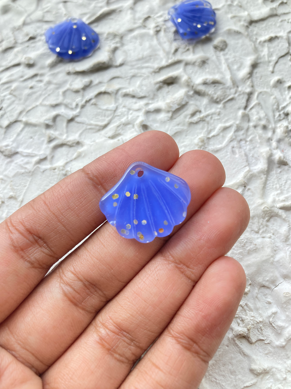 Thumbnail: Resin glitter shell charm