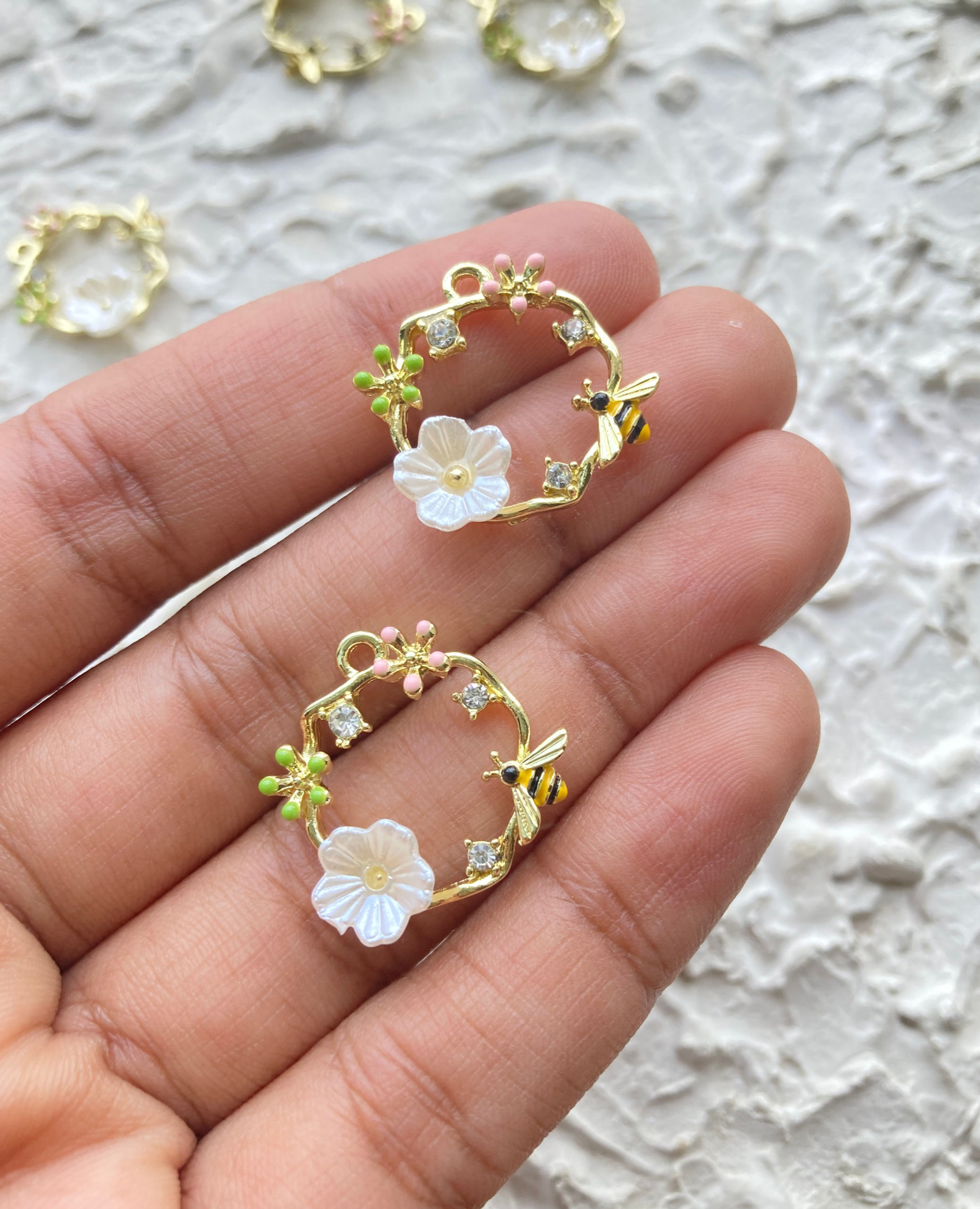 Ring with flower & bee alloy charm