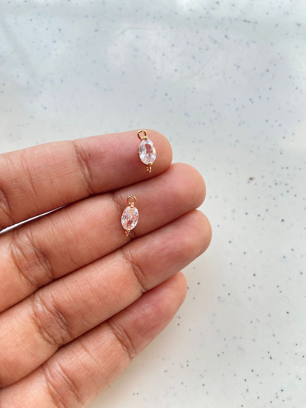 Thumbnail: Faceted glass oval small zircon connector