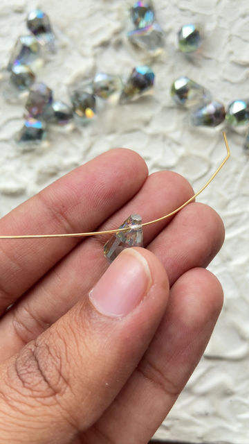 Thumbnail: faceted drop grey rainbow effect