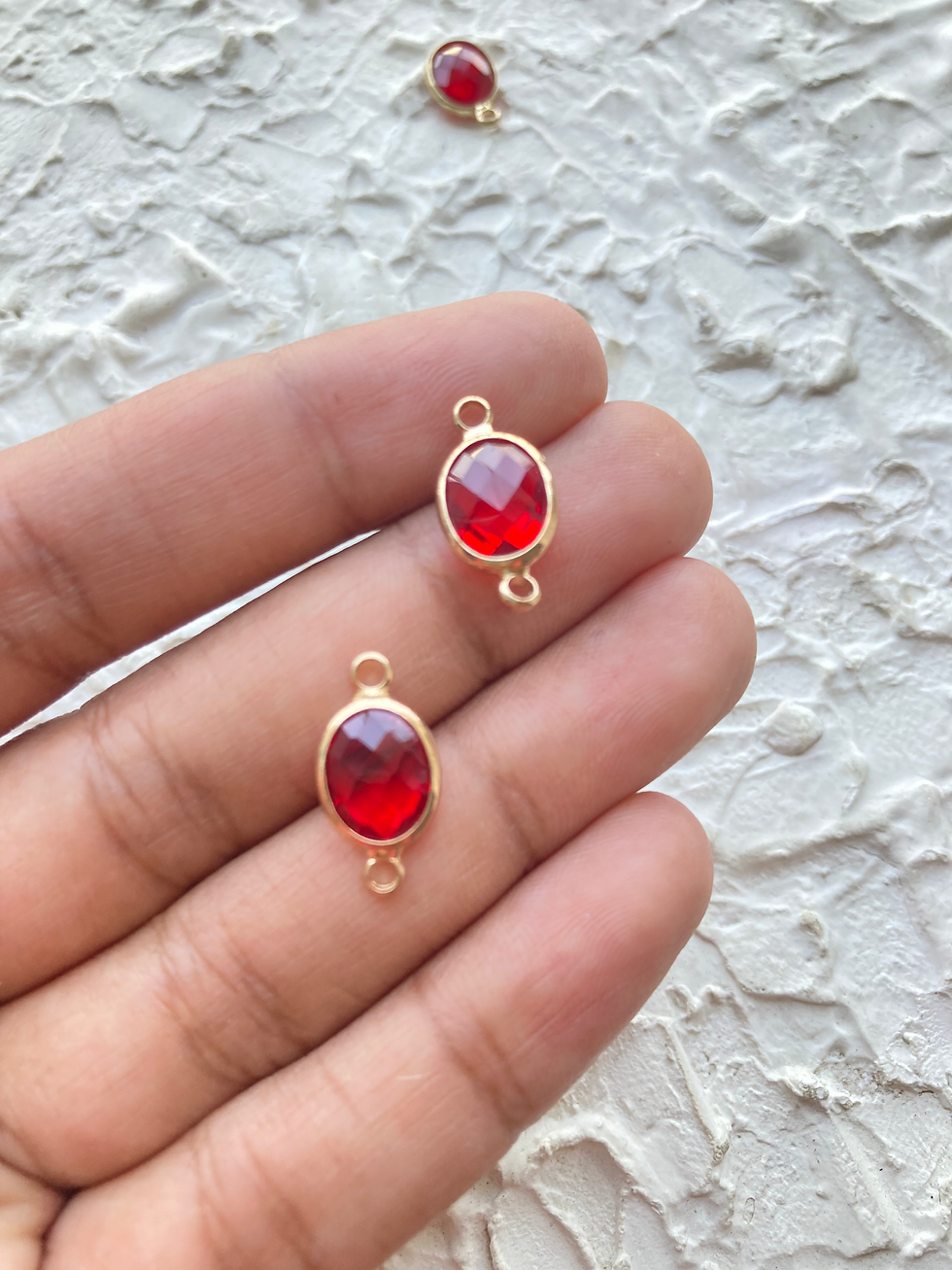 Thumbnail: Faceted glass small oval connector