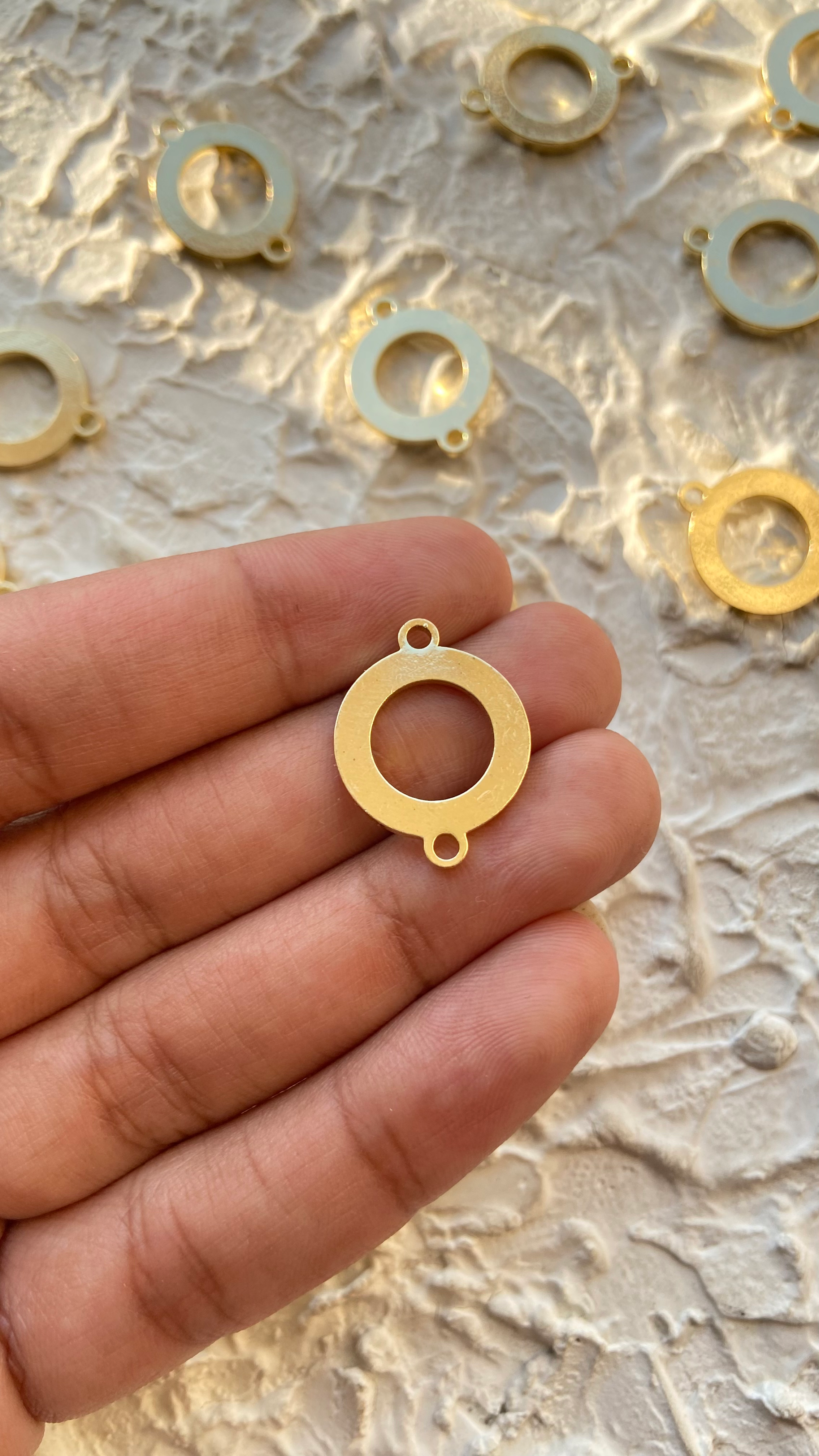 circle stripes shape connector