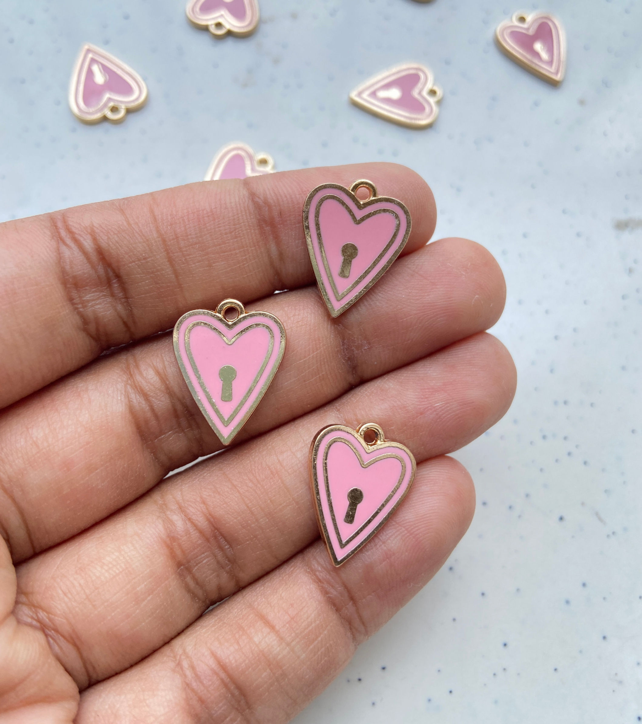 Alloy enamel heart with keyhole shape charm (1pc)