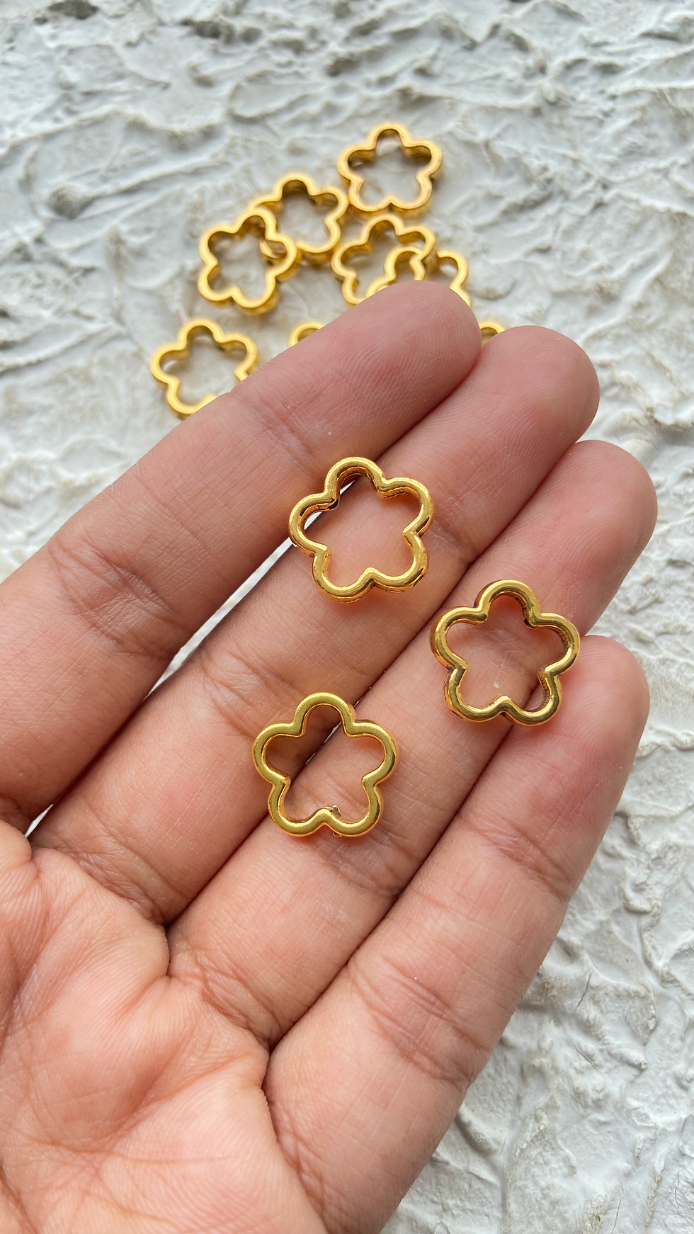 Thumbnail: Heart/flower shape frame bead