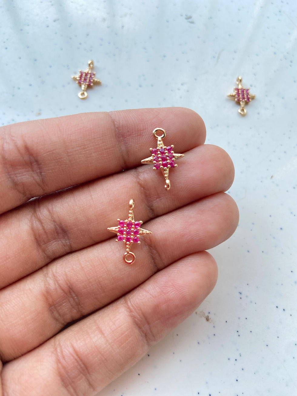 Thumbnail: Zircon twinkle connector