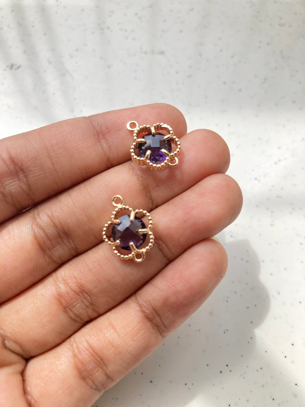 Thumbnail: Faceted glass flower shape connector