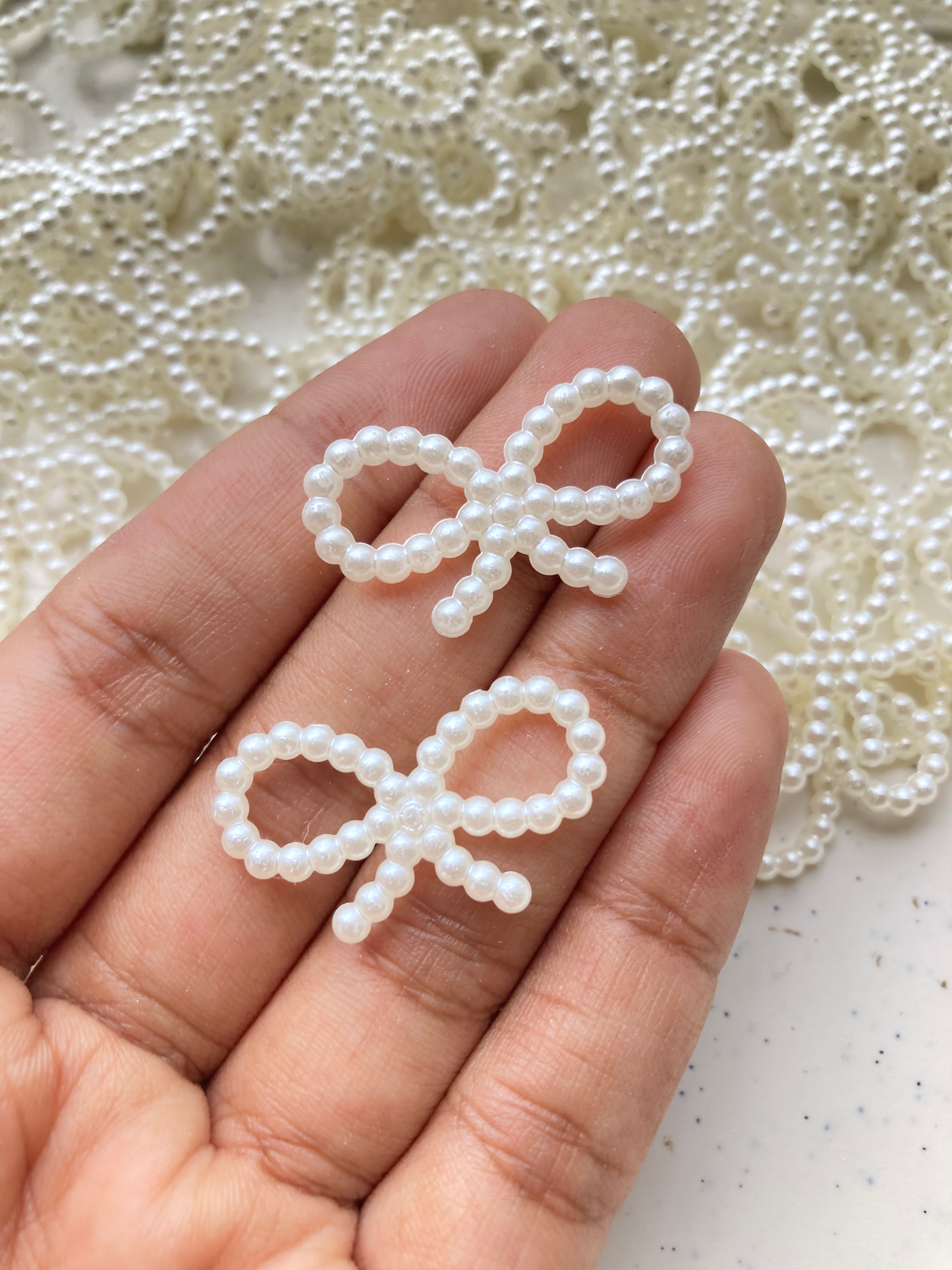 Imitation pearl bow knot charm