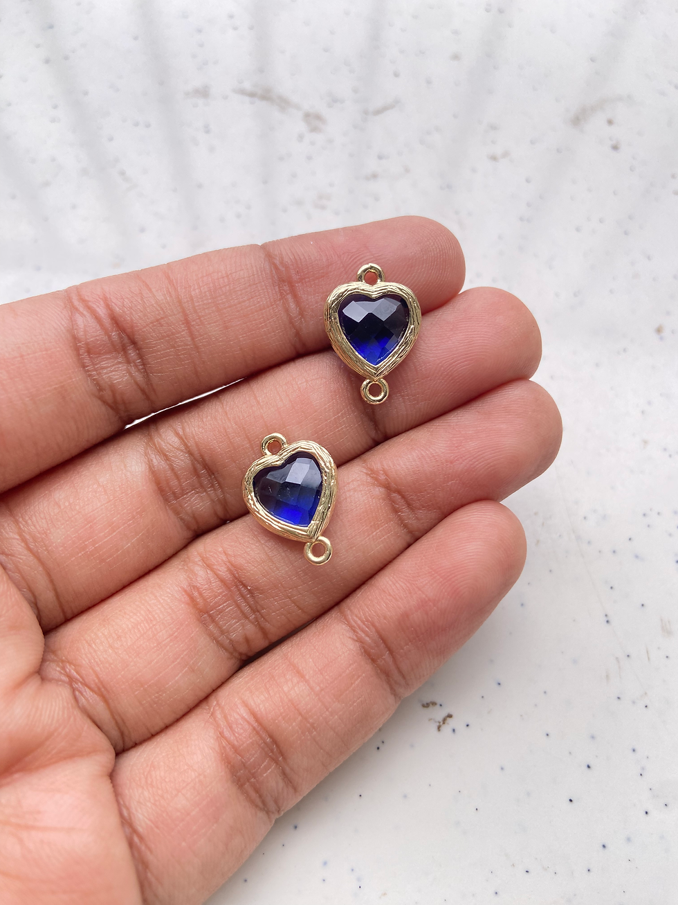 Thumbnail: Heart connector with textured boarder