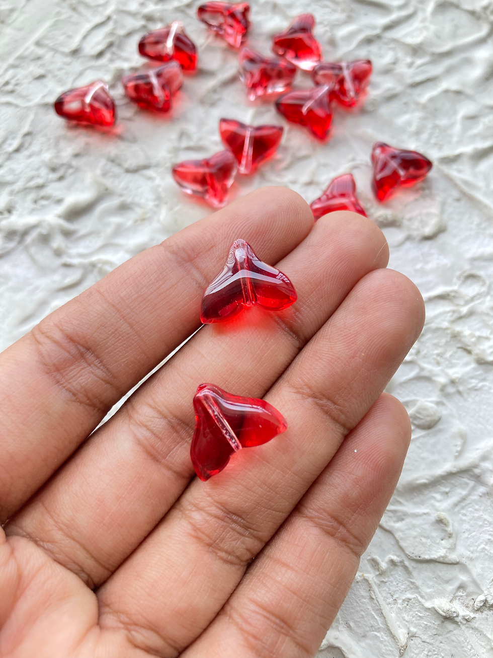 Thumbnail: Glass fish tail bead