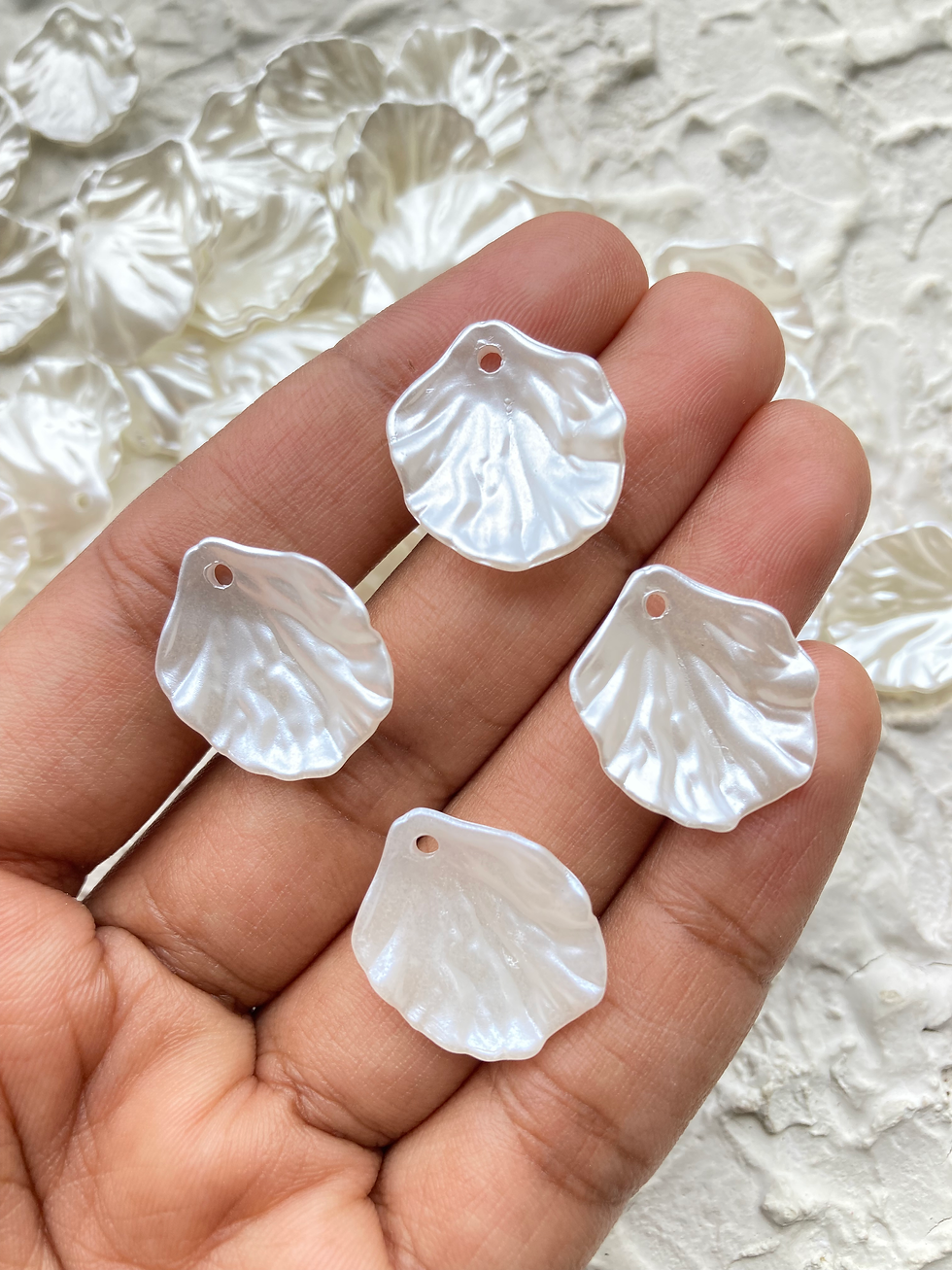 Thumbnail: Imitation/acrylic creamy white shell charm