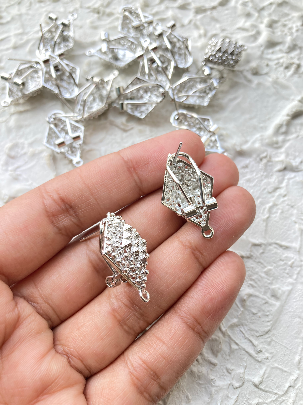 Thumbnail: Diamond shape alloy stud