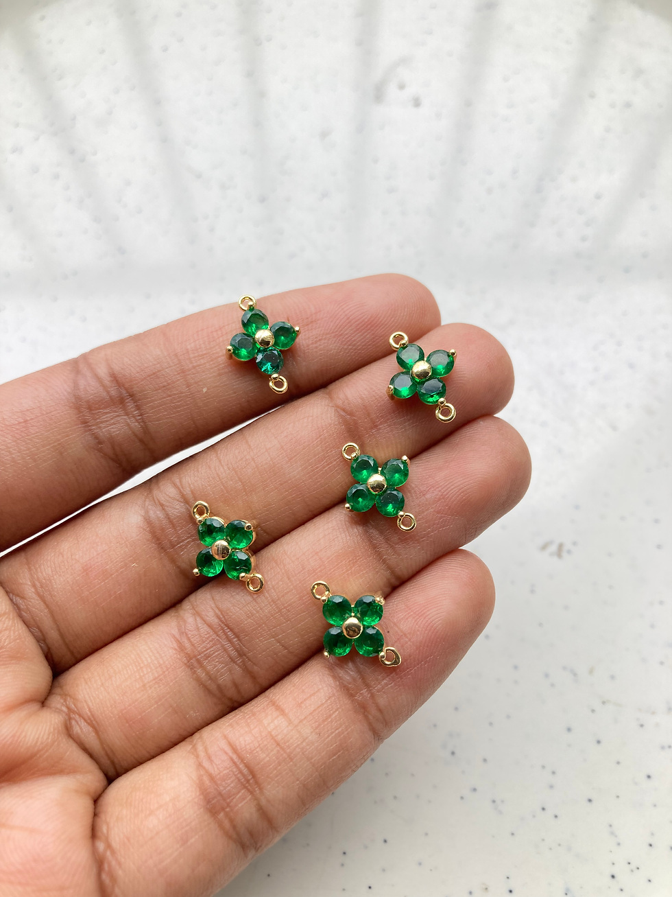 Thumbnail: 18k gold plated four leaf zircon connector